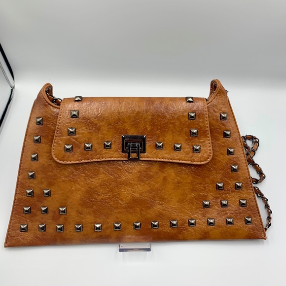 Vintage style boho brown camel rivet-studded chain biker shoulder crossbody bag - Picture 1 of 12